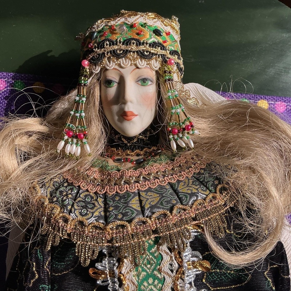 Majestic Vintage RUSSIAN FOLK DOLL Traditional Kokoshnik Costume  23" Tall - Picture 4 of 16